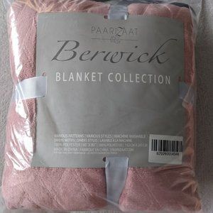 PAARIZAAT Berwick Pink Throw